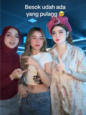 A post by @ikke.jenner on TikTok caption: Yahh see u 🥹🫶🏻