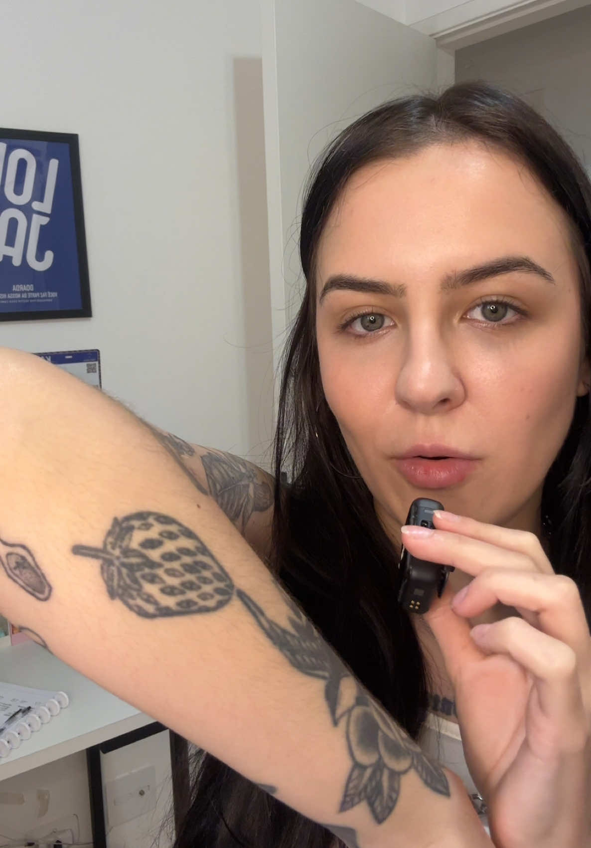 A post by @doarda on TikTok caption: tour pelas minhas tatuagens!
