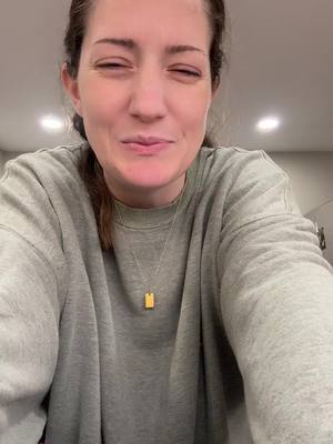 A post by @lewwni on TikTok caption: life update xoxo ❤️🩷 #fyp 