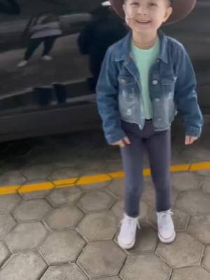 A post by @luanpereiracantor on TikTok caption: + 1 vez ela 🥹💜 ela me emociona demais obrigado por me fazer feliz através desses vídeos @alicevicenzi tamo aq por vc, orando e pedindo a Deus a tua cara cada dia mais!