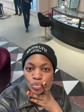 A post by @princesslem00 on TikTok caption: 🥰#princesslem00 #tiktoktokyo🇯🇵 #iamaqueeninmyworld💅🏼👑 #tiktokjapan #gucci_japan🇯🇵 