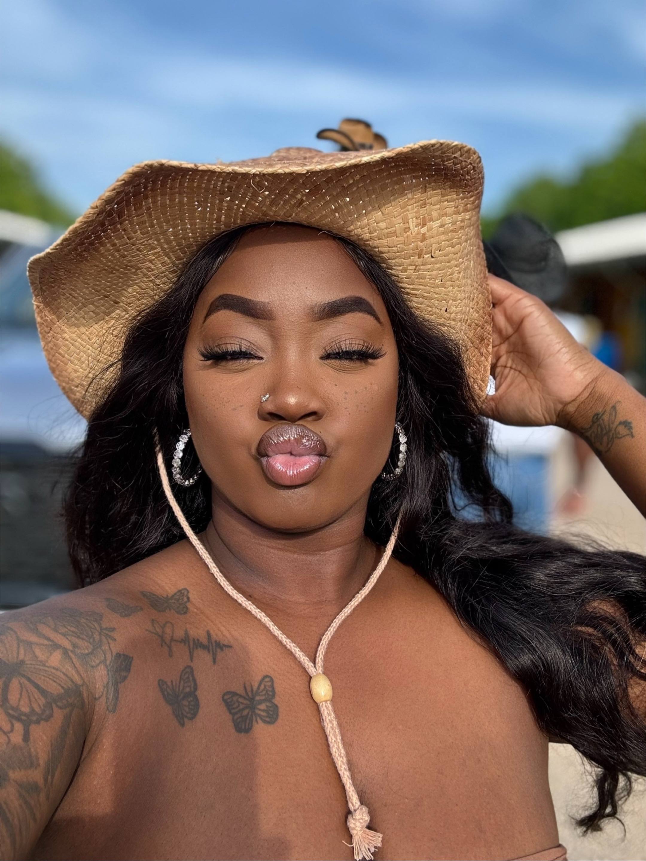 A post by @chocolate.persuasion on TikTok caption: 🔥🤞🏾