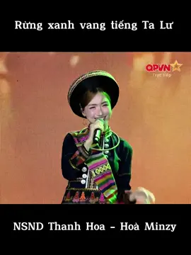 A post by @hoaminzy_hoadambut on TikTok caption: Rừng Xanh Vang Tiếng Ta Lư - NSND Thanh Hoa & Hoà Minzy Lâu lắm rồi e Hoà mới được hát thể loại âm nhạc sở trường và đam mê từ nhỏ kkkk Vinh hạnh được song ca cùng NSND Thanh Hoa trong một chương trình vô cùng ý nghĩa thế này nữa, quá đỗi tự hàoo ♥️♥️♥️ 2 U con ngoài đời rất thân thiết cả nhà ạ, nên lần kết hợp này rất tình, rất vui và hạnh phúc. Mỗi khi U cất giọng lên là con lại nổi da gà, đúng là tượng đài âm nhạc dù có U80 đi chăng nữa vẫn cứ đẳng cấp tuyệt đốii 🎉🎉🎉