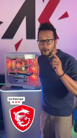 A post by @esportpalace on TikTok caption: Questo pc total white è uno spettacolo 😍 #tiktokshopitalia 
