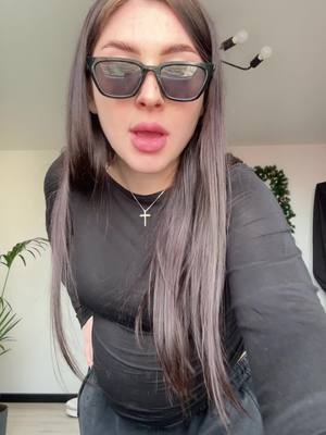 A post by @alexxxxan on TikTok caption: посмотрите что мне пишут в тгк: СИТУАЦИЯ СЮР