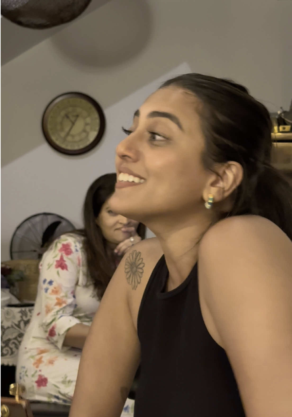 A post by @shanudrie007 on TikTok caption: කෙහෙරැල්ලේ කොටසක් sing කරා යාලුවෝ ඉල්ලපු නිසා🙈💗  #fyp #livesinging #keheralle #2025 #sltiktok 