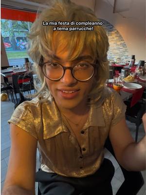 A post by @kiro_ebra on TikTok caption: Oggi è il mio compleanno, compio 21 anni e ho fatto una festa a tema parrucche!! 🎉 #festa #compleanno #ragazzi #ragazze #amici #amiche #parrucca #kiroebra 