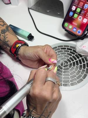 A post by @thewalkinkdead on TikTok caption: Mais c’est trop beau @𝑻𝒉𝒆𝑾𝒂𝒍𝒌𝑰𝒏𝒌𝑴𝒖𝒎 #ongle 