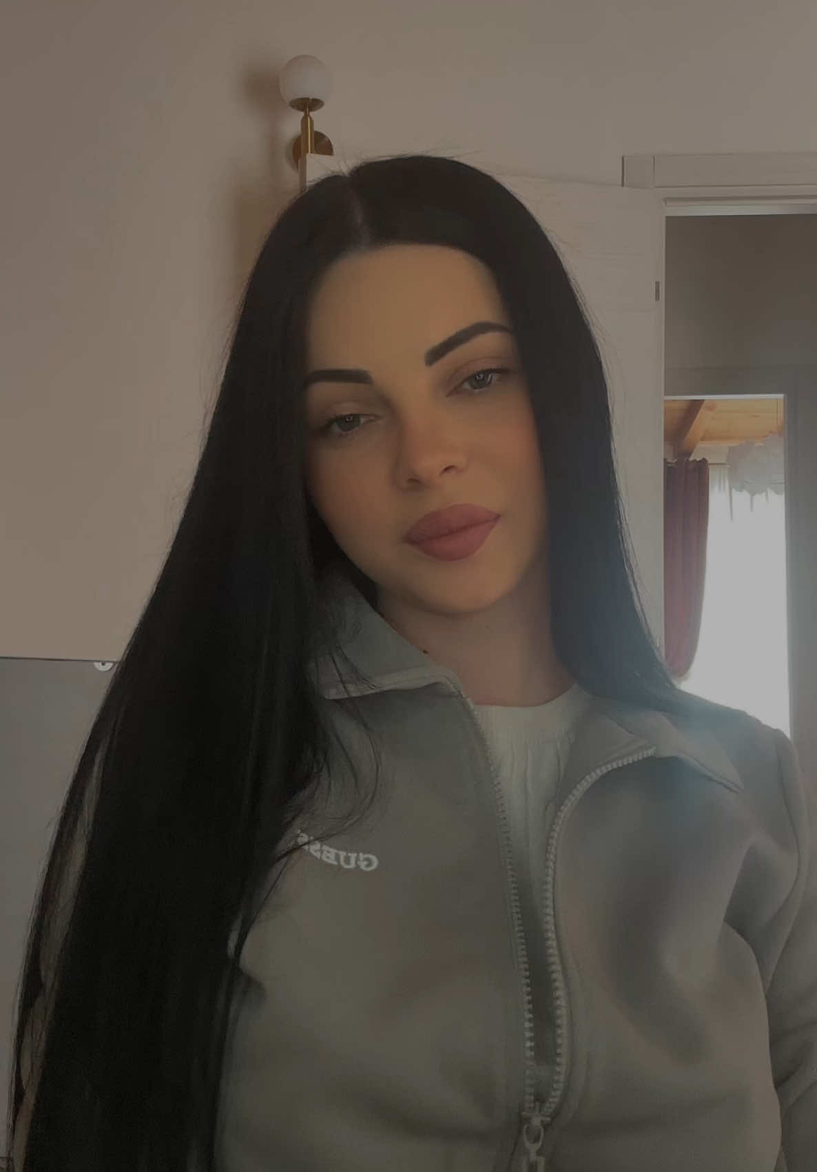 A post by @laviniamaria08 on TikTok caption: #fyp 