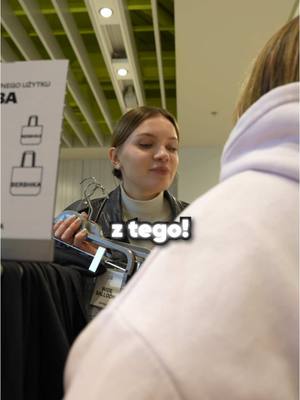 A post by @mobilfoxpolska on TikTok caption: @wojtyczkanna #viralvideos #mobilfox #fyp #dlaciebie 