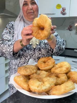 A post by @oum_jena_the_best on TikTok caption: ‏حبيت تت تعلمي الطريقة  أسفنج بسيطة وبدون دلك##🇩🇿🇩🇿🇩🇿🇩🇿