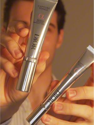 A post by @heypedroca on TikTok caption: me encanta que a cada día Dior está invirtiendo más para revolucionar el skincare. La línea Capture Totale es la prueba de eso! 🤩  @COSMET  #mencare #SkinCare #selfcare #menskincare #skincareroutine #CapCut 