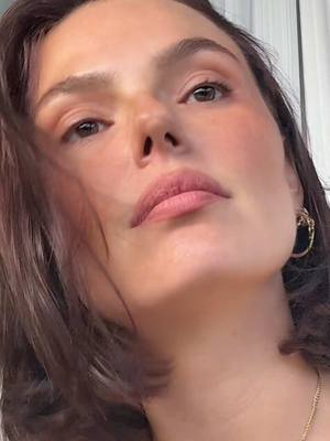 A post by @isisvalverde on TikTok caption: Em frente