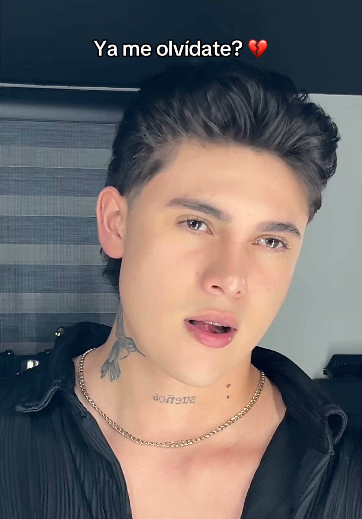 A post by @alexcortex on TikTok caption: Pero tú mirada dice lo contrario 👀