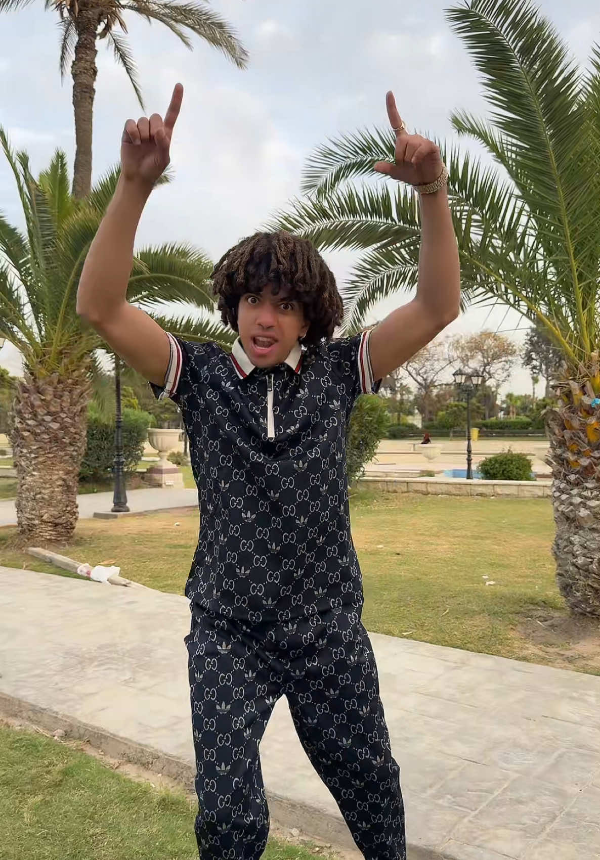 A post by @omar_shawar111 on TikTok caption: انا أسد الغابه 😈 جاهز يا 🥖