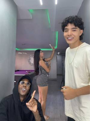 A post by @abrahamdpee on TikTok caption: Me los llevo para Panamá? 🇵🇦 #fyp #traqueteando #carediego @carediego @Buriticadaniela❤️‍🩹 