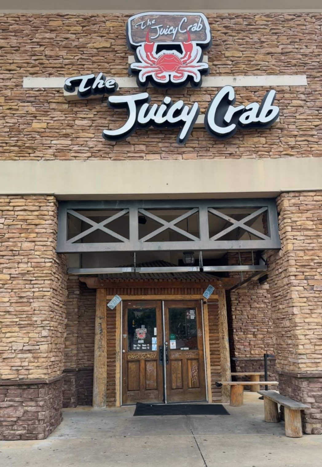A post by @kiyomileslie on TikTok caption: Today we went to eat at juicy crab and I must say it was good! 🤘🏽