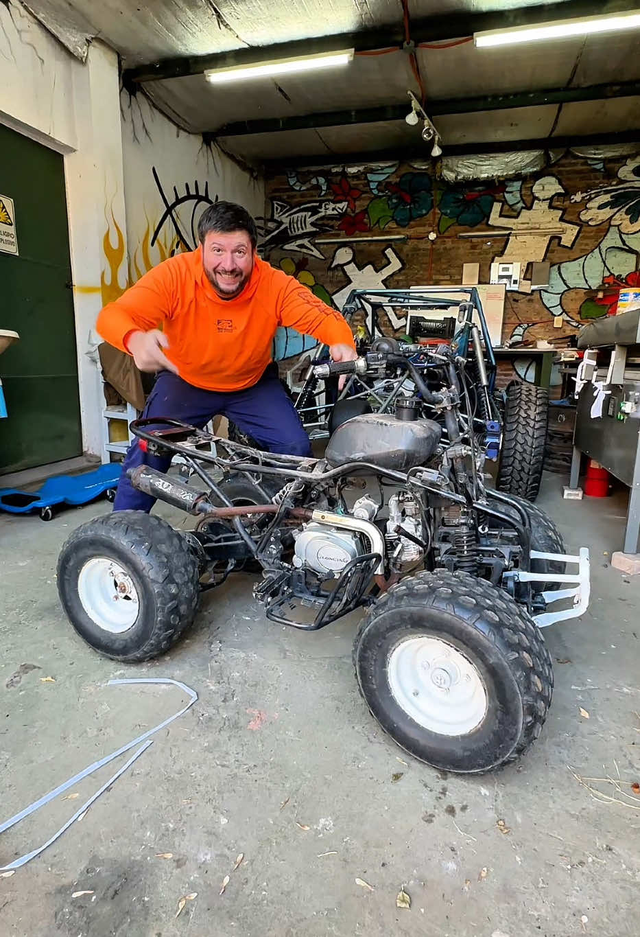 A post by @brutacocina on TikTok caption: NUEVO PROYECTO  Armando un karting para mi hijo 