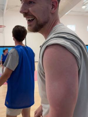 A post by @rickylemon99 on TikTok caption: practicando🏀 con @MrBeast 