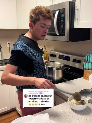 A post by @jonasymikeoficial on TikTok caption: Respuesta a @Isabela Nails "G💜🕯️" sopa de huevo ya no ay y quiere más 🙂 #fyp #foryoupage #fypシ #parati #couple #couplegoals #relationship #marriage #marriedlife #love #cooking #foodtiktok #comida #viral #viralvideo #viraltiktok 