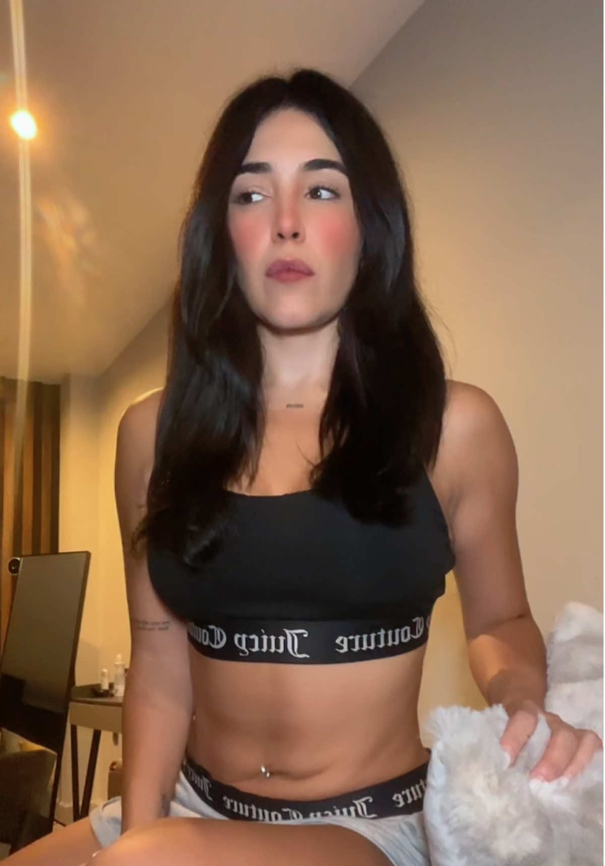 A post by @amaliamdz on TikTok caption: 🧐