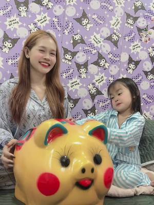 A post by @mgkhmer0 on TikTok caption: លីកា​ ទិញ​កូនជ្រូកថ្មី​ 😁#ឡេពងមាន់🐣 ​#ម៉ាក់លីកា #fyp #capcut #tiktok #foryou @🌸 Mak Oun Lyka 🌸 @📷 ប៉ា អូនលីកា 🎬 