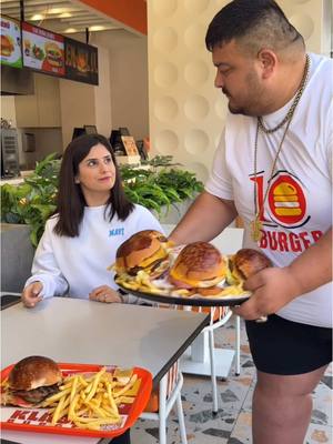A post by @yasincengiz38 on TikTok caption: SİZCE  SİPARİŞ DOĞRU GELDİMİ?🤔🤔🤔  @10burgercomtr #isbirliği #10burger #hamburger #fastfood #foodie #amazing #sefakoy #skibidichallenge #dansshow #yasincengiz #yasindance #göbekshow #bygöbekshow #dans #dance #almanyadakitürkler #göbeksallayanadam 