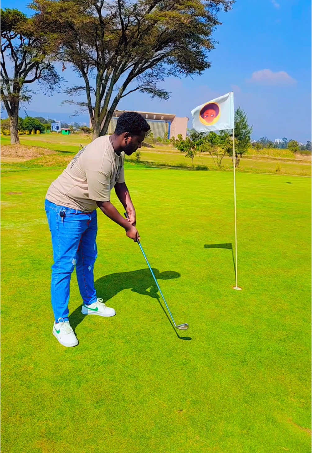 A post by @nahom_fonti on TikTok caption: እርድና 🤘🏾🙌🏾#CapCut #ethiopian_tik_tok #xyzcba #habeshatiktok #4upage #for #foryoupage❤️❤️ #nahom_fonti #tiktokviral 