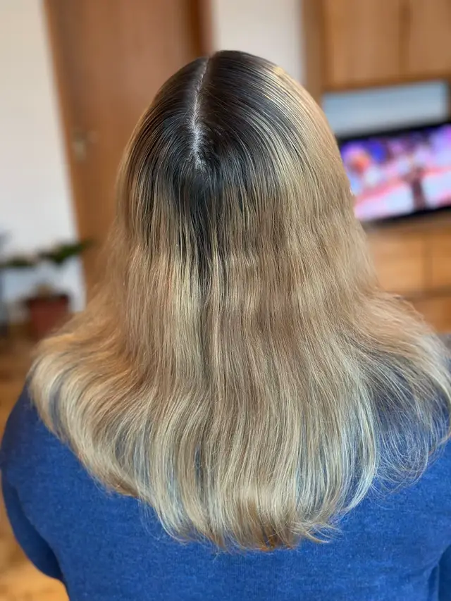 A post by @ferenczrenata285 on TikTok caption: O corecție de culoare prin technica balayage, oferită din inimă!✨  Micile detalii fac diferența! ❤️ 📍Schweinfurt,Bayern #fy #blondhair #balayagehair #foryou #lovewhatido #hairstyle #haircut #hairtransformation 