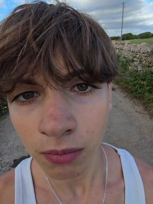 A post by @elcromass on TikTok caption: La mosca quería unirse al trend #elcromas 