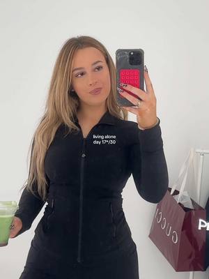 A post by @mathildekst on TikTok caption: publicite vlog living alone body care routine #vlog #skincareroutine #SkinCare #bodycare #bodycareroutine #bodycaretips #perfume #smellgood #scent #favoritescent #vlogs #spendadaywithme #dayinthelife #spendthedaywithme #75hard @Sol de Janeiro @Nocibé France 