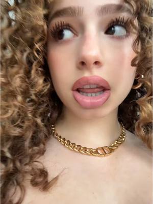 A post by @eliana.kalogeras on TikTok caption: 👀