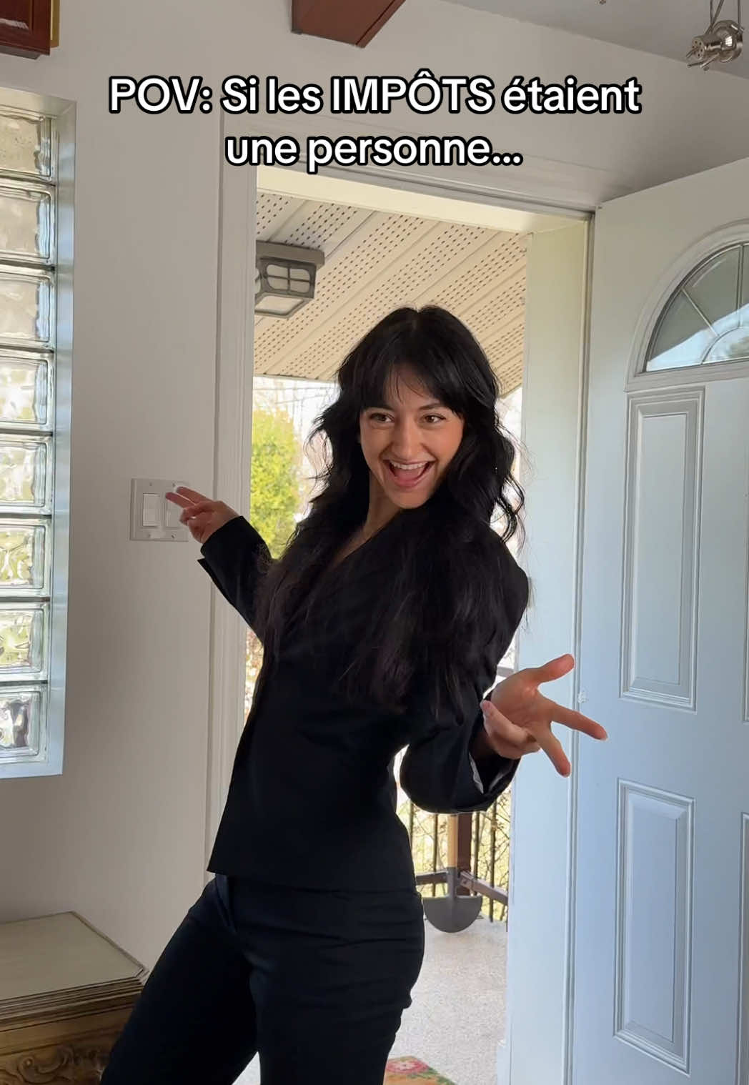 A post by @emylalune on TikTok caption: Les impôts, c’est comme une amie que tu veux pas voir trop souvent…🫠 