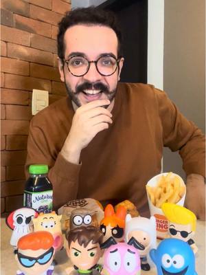 A post by @burgerkingbr on TikTok caption: Alerta de invasão! A galerinha do @cartoonnetworkbrasil tá fazendo a festa no Combo King Jr. e corre o risco real de acabar na sua casa também. Já pensou dar de cara com esses ícones no seu combo? Você pode ter os brinquedos inspirados nos personagens clássicos do Cartoon Network. Eu tenho meu favorito, mas vamos ser sincero que todos estão demais, né? É nostalgia para os mais velhos e diversão garantida para os pequenos. Então já vai no @burgerkingbr garantir o seu combo nos restaurantes participantes porque é por tempo limitado, viu? *publi