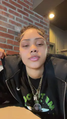 A post by @manuelaaaaa_05 on TikTok caption: Ion know how to actt #wlw #fyp 