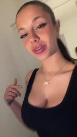 A post by @claudiarainerii on TikTok caption: 🍭#fyp 