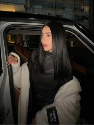 A post by @amarantavp_ on TikTok caption: amo este outfit #Morena 🖤