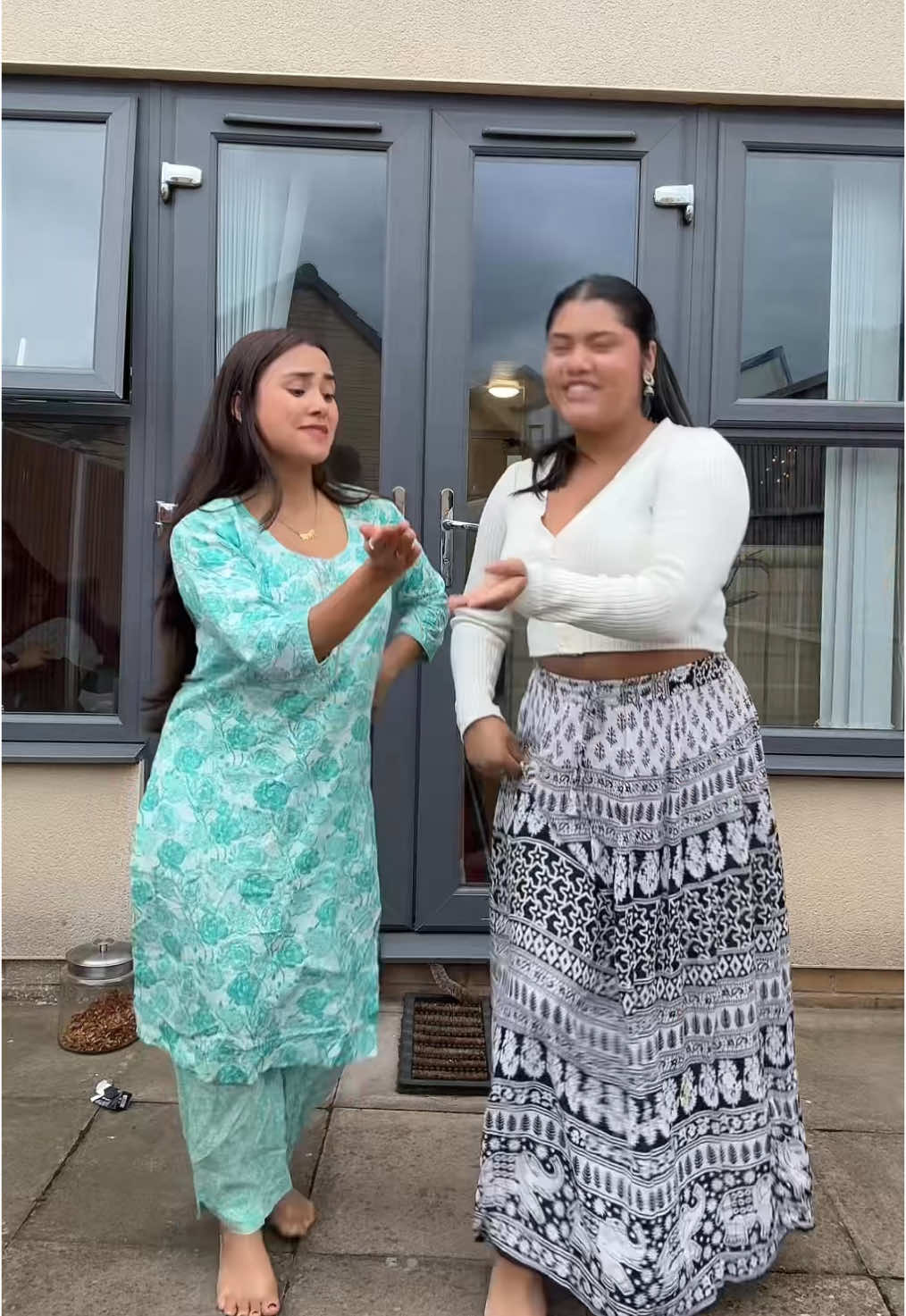 A post by @binita_thapa29 on TikTok caption: #cheptechepte #trending #nepalisong #shibini #shiskha #binita29 #nepalisong @Sujan♾️Shiksha 
