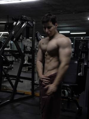 A post by @axelmguerra on TikTok caption: Marcas de guerra  #gymtok #fitness #gym #fitnessmotivation #aesthetic 