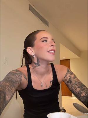 A post by @itsyoungmiko on TikTok caption: eeen unnaaaaa horaaaaa 🫶🏼🫶🏼🫶🏼 #WASSUP 