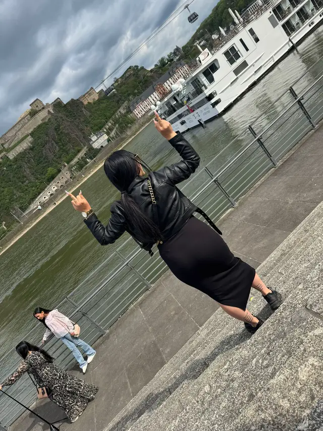 A post by @ginapredoiu635 on TikTok caption: #viralvideos #viralditiktok #videoviral #perte #vaiprofycaramba #vairal #😘😘😘 #❤️❤️❤️ #🥰🥰🥰🥰❤️❤️❤️ 