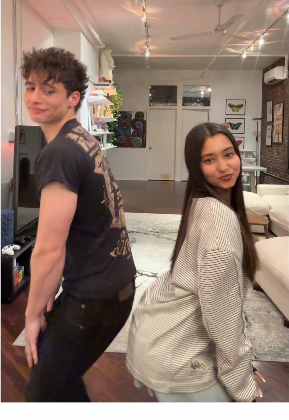 A post by @imsorrymissjacksonuhh on TikTok caption: Try this 🙂‍↔️🙂‍↕️