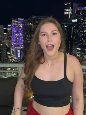 A post by @jcandsondraa on TikTok caption: Con falda o pantalón al cine? 💀  