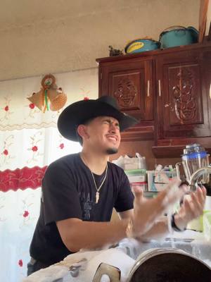 A post by @uzielgonzalezz on TikTok caption: Quién creen que me dejó así? 😭 @Julión Álvarez #foryoupage #paratii #puertovallarta #rancho #vidaderancho #uziel #uzielgonzalez #bailando #baile #bailar #banda #bandas #jalisco #mexico #desmadre #bailes #jaripeos #jari #julionalvarez #julion #vaquero #vaquerosmexicanos #vaqueros ero