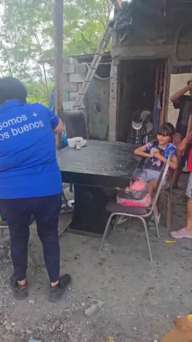 A post by @coloresperanzamty on TikTok caption: siempre es hermoso visitar casos y llevar despensa. gracias sa todos los que apoyan 