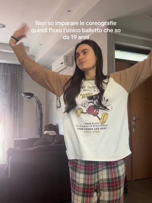 A post by @camonkei on TikTok caption: Kenny Ortega e High school musical I miei unici insegnanti #highschoolmusical #disneychannel 
