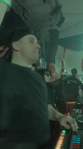 A post by @tiefundton on TikTok caption: Köln wie immer zu krass!🔊🔥