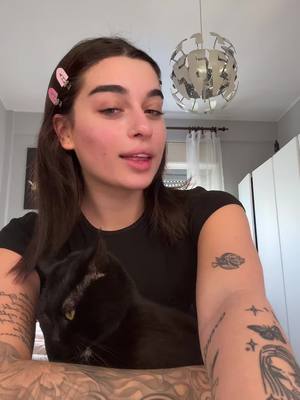 A post by @sofiacrisafulli on TikTok caption: ultimo grwm scura 🤭🤭