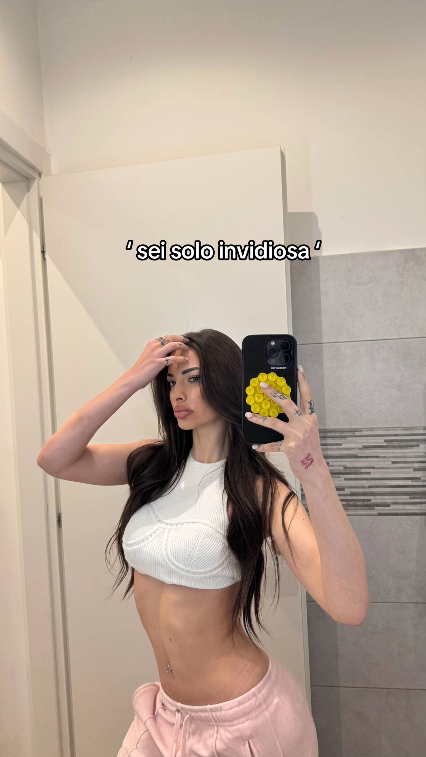 A post by @roberryc on TikTok caption: In realtà volevo solo flexare il risultato dopo 1 ora di flexy 🤨 