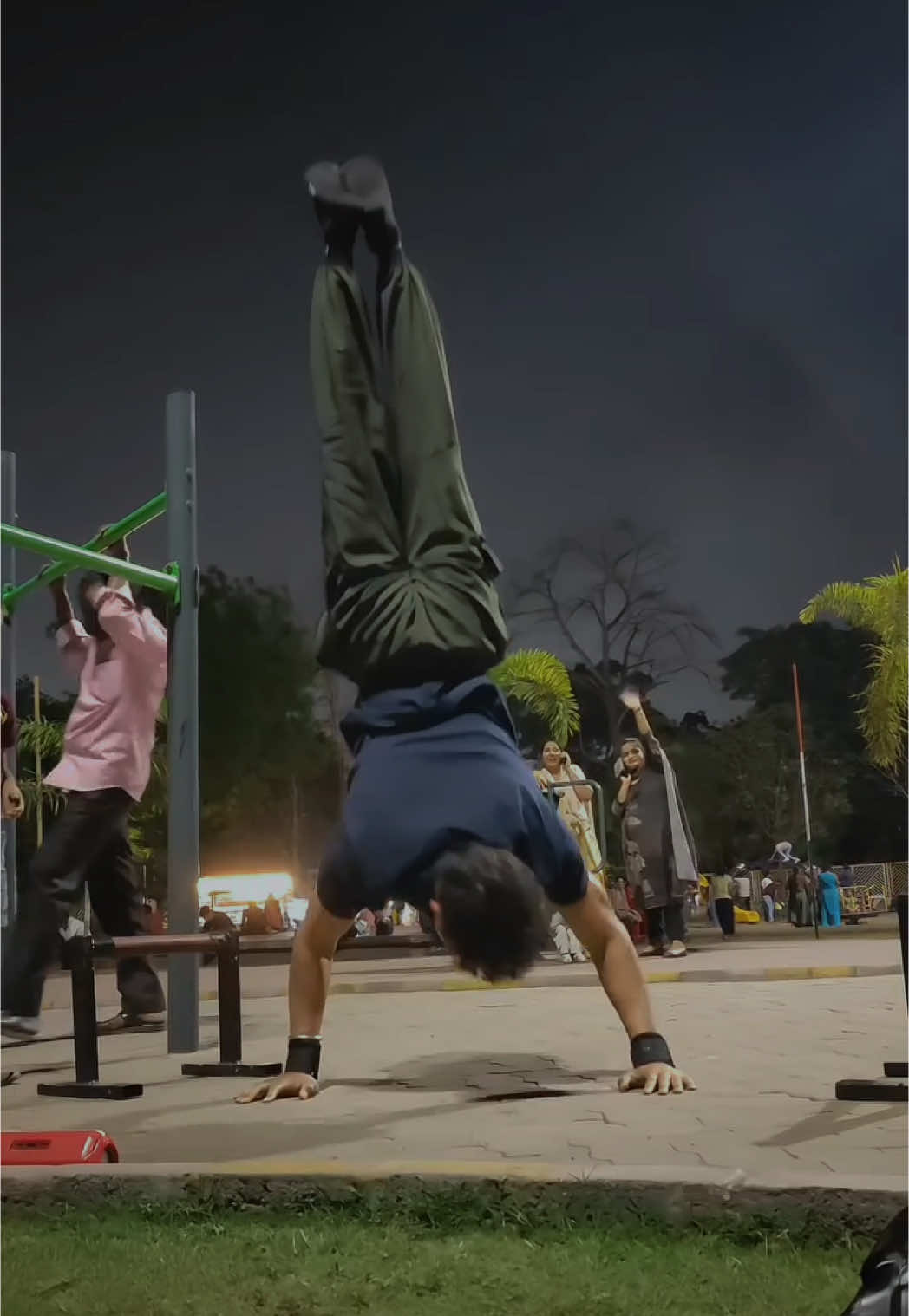 A post by @sipanzro on TikTok caption: #calisthenics #gym #sport #Fitness #Training #رياضة #لياقة #كمال_الاجسام 